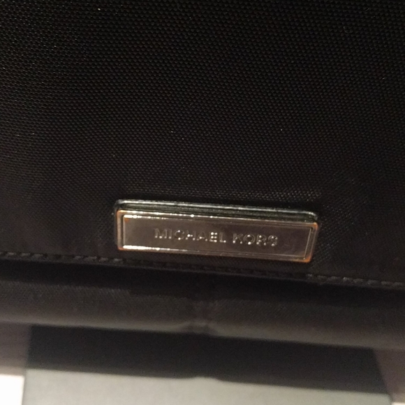 🍀Black nylon messager bag by Michael Kors 🍀🍀 - Picture 4 of 14